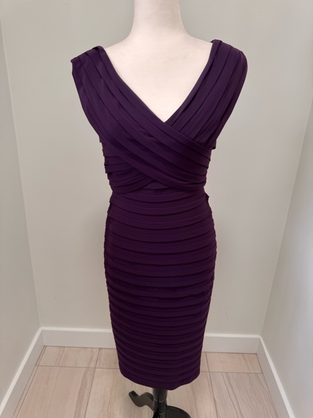 Dark Purple Bandage or Shutter Pleat Dress V Neck Midi Sz 2 -4 - Picture 2 of 13
